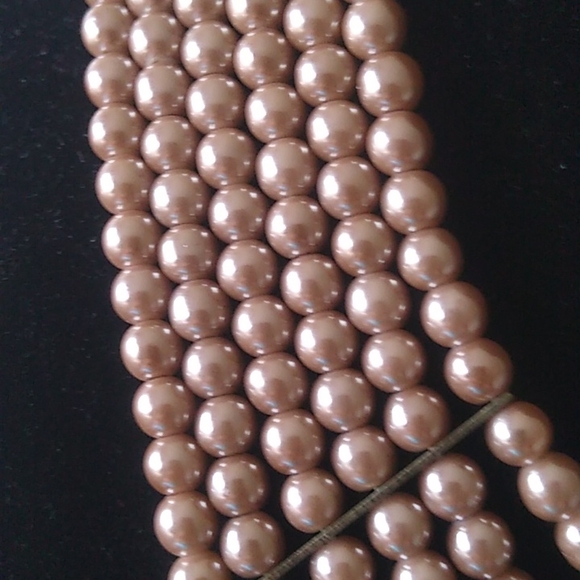 Faux pearls 🌺 - Picture 2 of 4